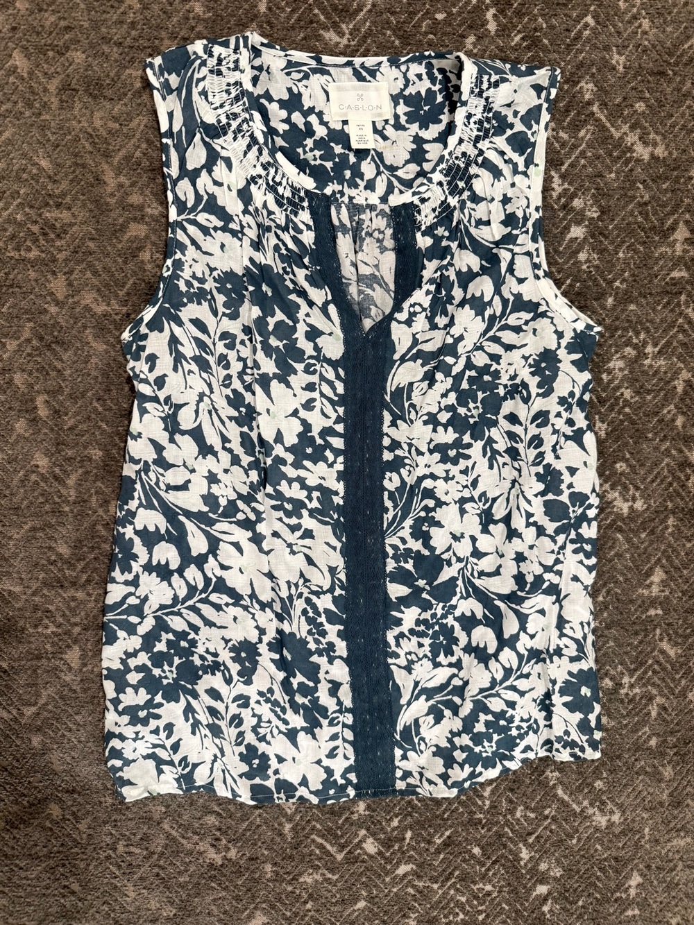 Caslon Petite Floral Smocked Sleeveless Blouse XS Petite